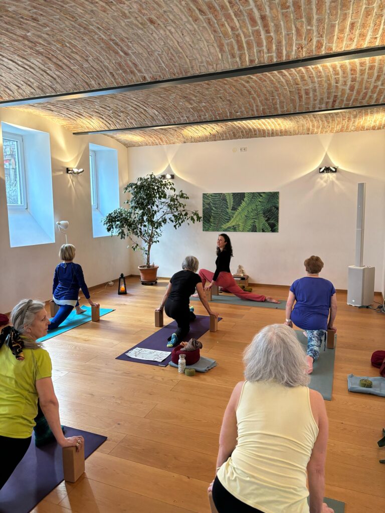 Yoga 60+